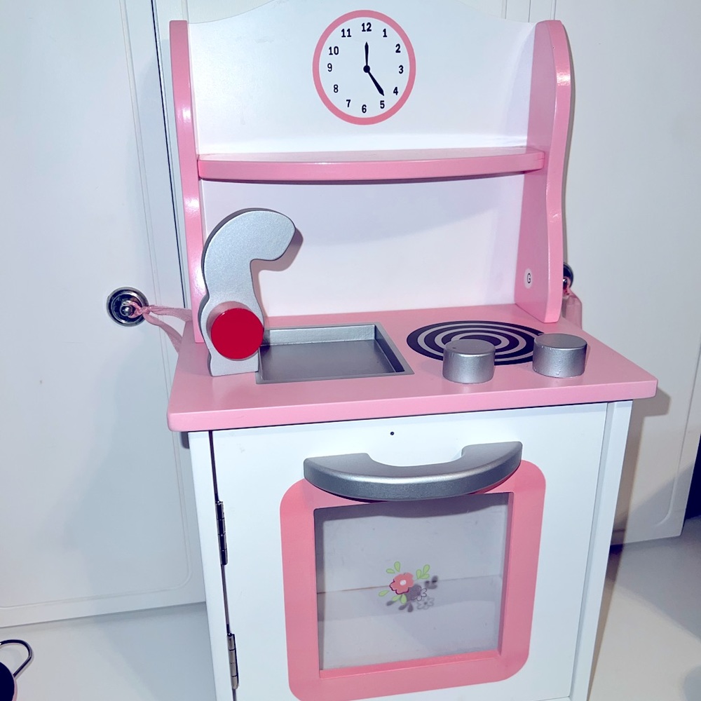 18" DOLL - PINK KITCHEN